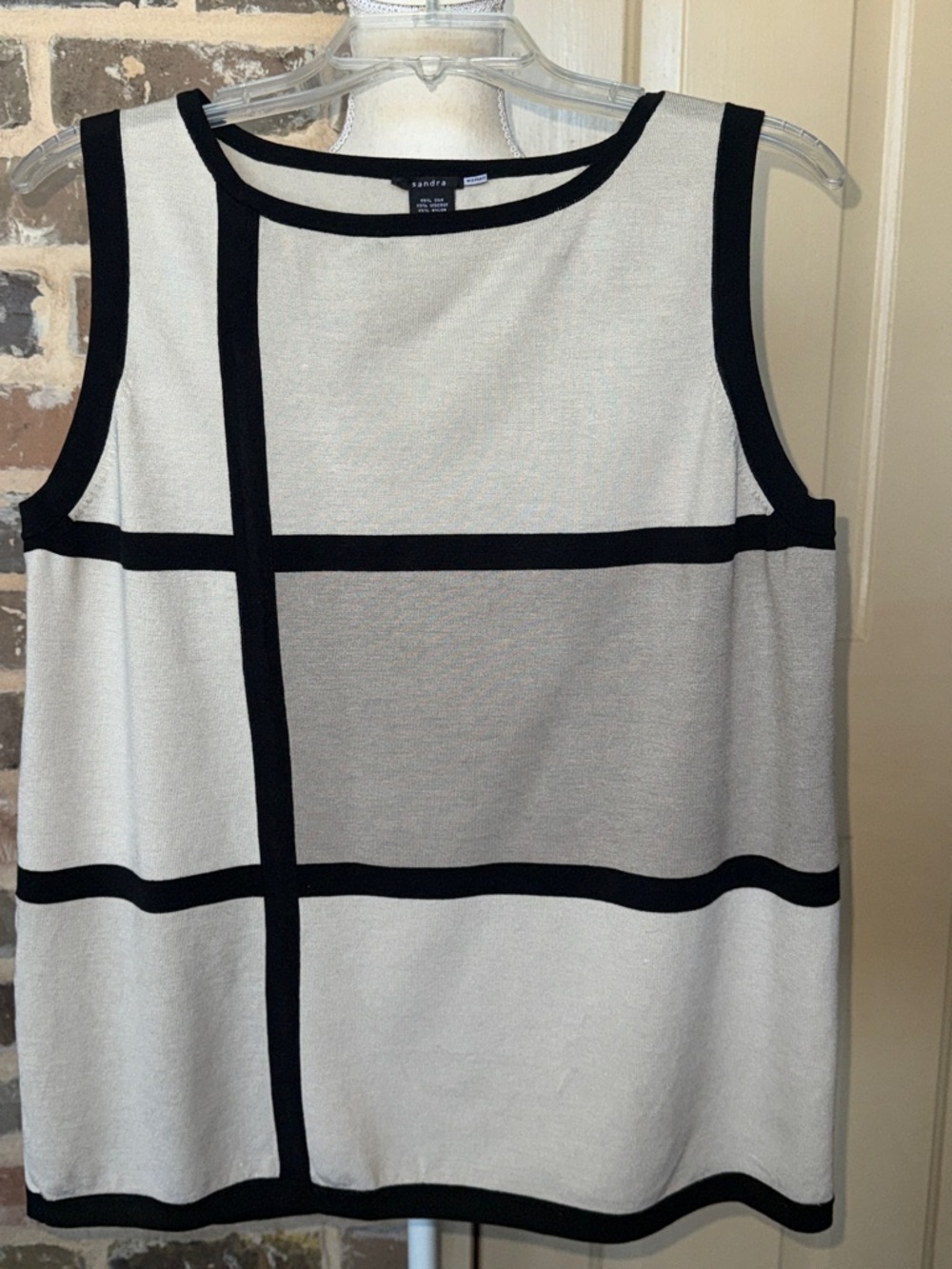 Sandra Darren Silk Blend Tan & Black Grid Sleeveless Knit Top Career Plus Sz 1X